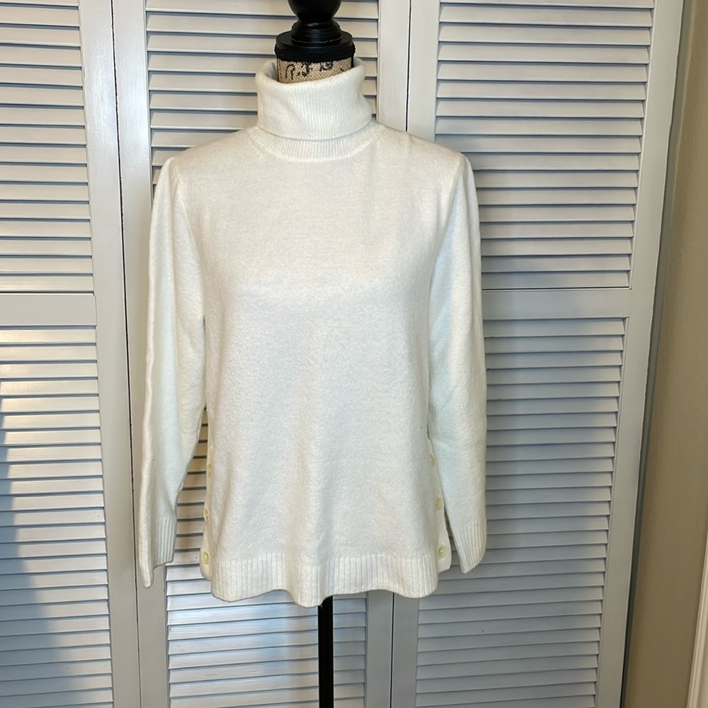 EUC J. Crew Cream Turtleneck Sweater w/ Button Trim. Sz M